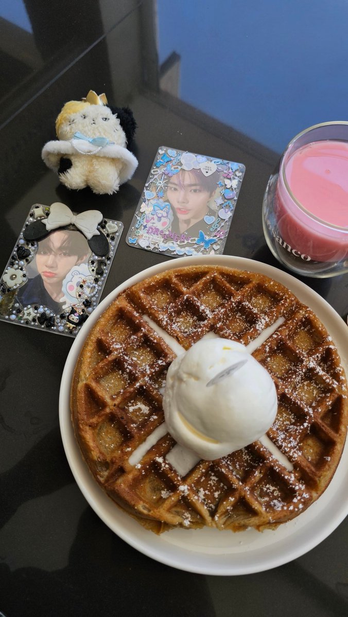 myungiggles's tweet photo. impromptu visit to #DDALGIRUI before watching ateez movie eheheheh https://t.co/VOCsRcsHqo