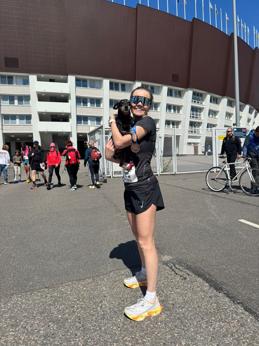 Rebna's tweet photo. @KatjaKurk @Penttilehtio 😅 mulla oli henkivartija! Ei voi olla liian varovainen näinä aikoina. https://t.co/tiUIxMYWRR