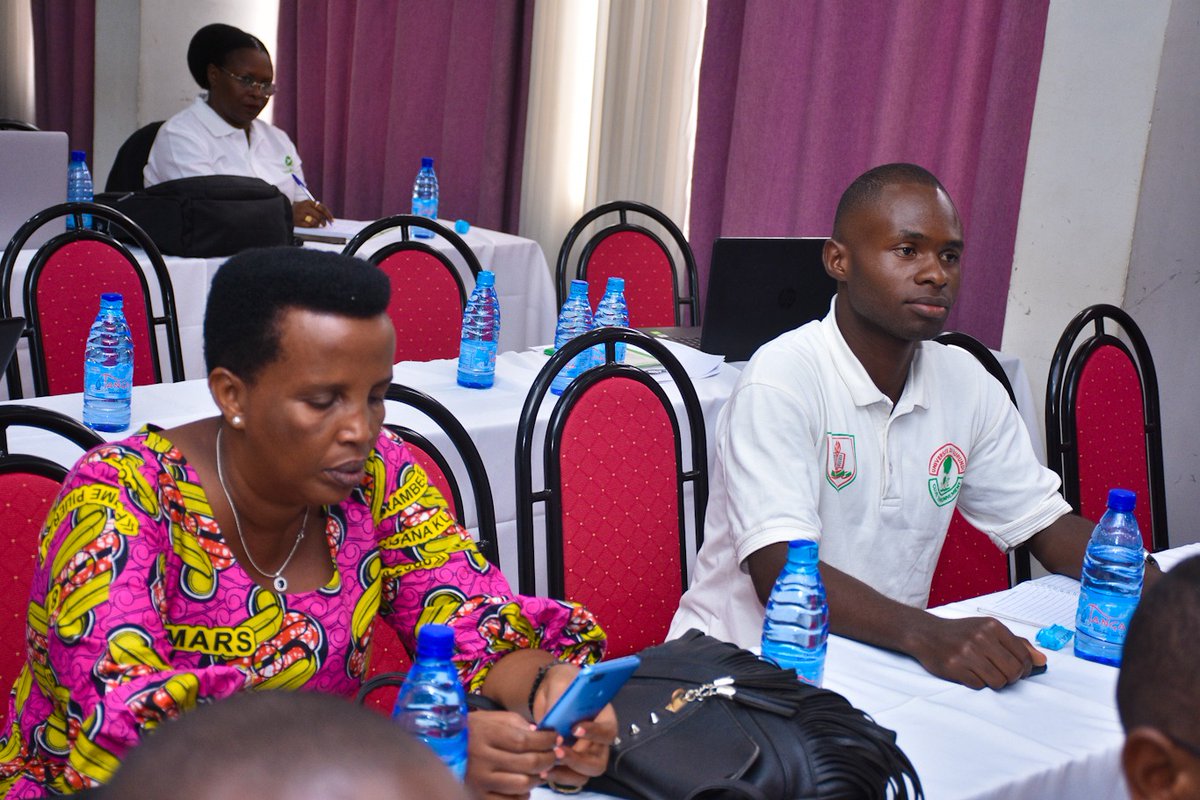 EnvironmentUb's tweet image. Participation du @EnvironmentUb aux cérémonies de lancement de #ECOCIRC financé par l’#UE, sous l’invitation de #LVIA. Ce projet ambitieux vise à protéger 🌊 le lac Tanganyika en promouvant une approche ♻️ d’économie circulaire.

#recyclage #économie_circulaire #LacTanganyika