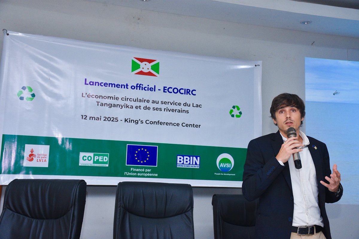 EnvironmentUb's tweet image. Participation du @EnvironmentUb aux cérémonies de lancement de #ECOCIRC financé par l’#UE, sous l’invitation de #LVIA. Ce projet ambitieux vise à protéger 🌊 le lac Tanganyika en promouvant une approche ♻️ d’économie circulaire.

#recyclage #économie_circulaire #LacTanganyika