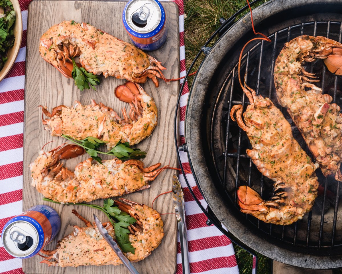 AlimentsNB's tweet image. Rehaussez votre saison de barbecue en faisant griller des viandes et des légumes frais et locaux. Nous avons tout ce qu'il faut pour un barbecue parfait, ici même dans la province. Créez des souvenirs et achetez local pour de bon ! ☀️🍔🌭🌽🥩