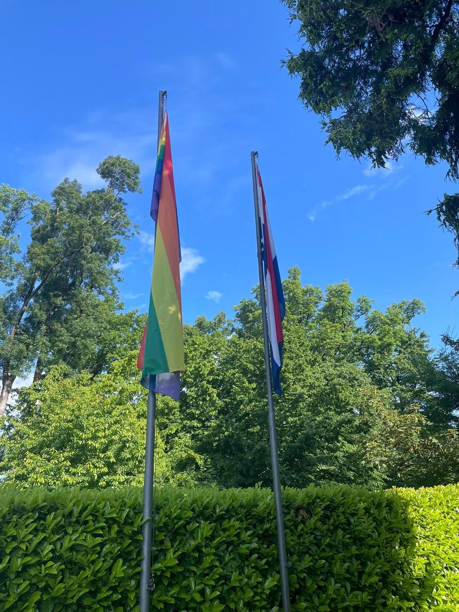 On #IDAHOBIT, we hoist 🏳️‍🌈
The Netherlands 🇳🇱 reaffirms its commitment to the rights of LGBTIQ+ people worldwide. No one should face discrimination, violence or punishment for who they are or who they love.