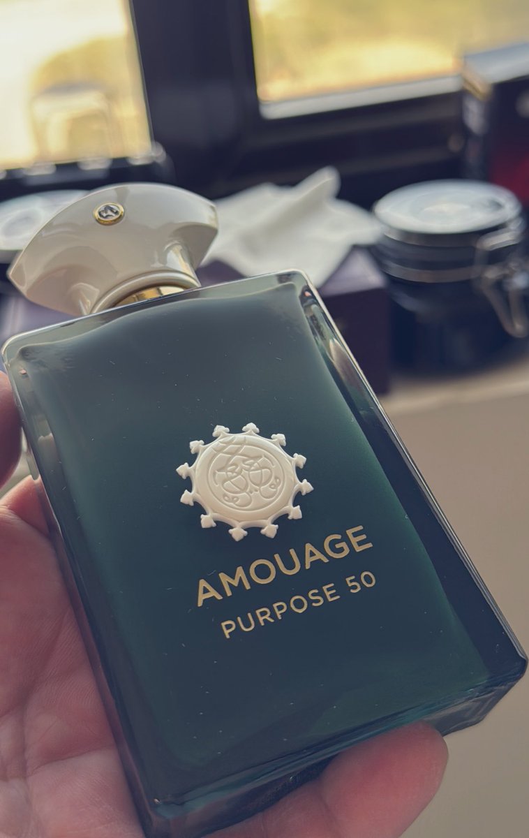 ياخي اشكركم عطر يستاهل كل فلس فيه 
القاعده مسكيه لبانيه وناعمه وفوحانه وثباته ناعم ملفت  
ورائحة ملكية من الطراز الرفيع

<a href="/m7md_almalki/">M7MD | عطور</a> 
<a href="/jamal_alkeldy/">Jamal AlKeldy | عطور</a> 
<a href="/MrAlkhoori/">محمد الخوري M3K</a> 
<a href="/LOJASTOREGT/">LOJA STORE</a>