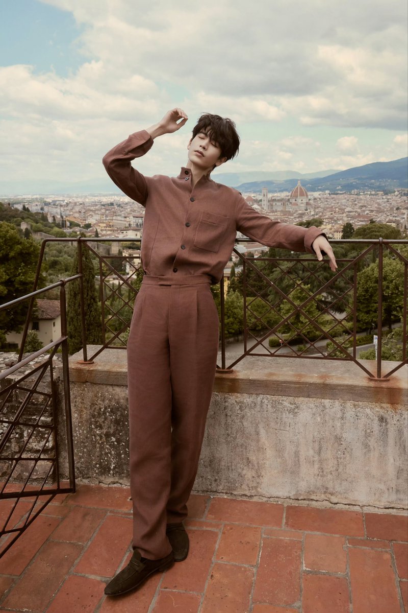 •051725• zlh studio weibo update 🪐 (3)

studio shares new pics of #zhanglinghe in Florence 🇮🇹