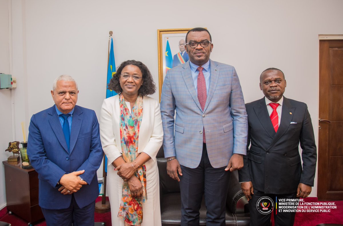 FP_RDC's tweet photo. #FonctionPubliqueRDC | Renforcement de la coopération #RDC– #OIT dans le domaine de l'Administration Publique

Le Vice-Premier Ministre Jean-Pierre @LihauEbua  a échangé, ce 15 mai 2025, avec Madame Nteba  @SoumanoNteba, Directrice du Bureau pays de l’OIT (Organisation internationale du travail, @ilo).

L’OIT a salué les efforts de modernisation engagés par le Gouvernement, notamment en matière de gestion des ressources humaines et d’amélioration des conditions de travail. Elle a réaffirmé également son soutien à la nouvelle politique salariale en cours d’élaboration, véritable levier pour une administration équitable, performante et orientée vers les résultats.

#RéformesAdministratives #FonctionPublique #OIT  #Gouvernance #RDC