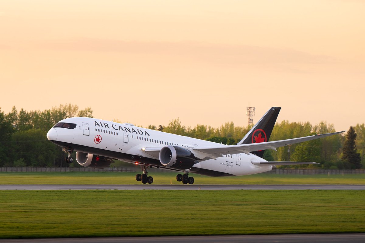 Air Canada (@aircanada) on Twitter photo Prochain arrĂȘt, Napoli! Hier, Ă <a href="/yulaeroport/">YUL AĂ©roport international MontrĂ©al-Trudeau</a>, nous avons cĂ©lĂ©brĂ© le lancement de notre liaison internationale de MontrĂ©al Ă Naples, en Italie. Lâajout de cette liaison Ă notre rĂ©seau, la 4e du Canada Ă lâItalie, ça sonne molto bene!
En savoir plus : aircanada.com/medias/ciao-na⊠Prochain arrĂȘt, Napoli! Hier, Ă <a href="/yulaeroport/">YUL AĂ©roport international MontrĂ©al-Trudeau</a>, nous avons cĂ©lĂ©brĂ© le lancement de notre liaison internationale de MontrĂ©al Ă Naples, en Italie. Lâajout de cette liaison Ă notre rĂ©seau, la 4e du Canada Ă lâItalie, ça sonne molto bene!
En savoir plus : aircanada.com/medias/ciao-naâŠ