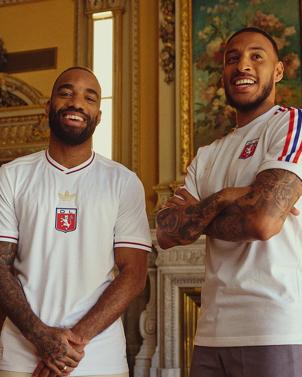 FansdeFUT's tweet image. 🚨 CONCOURS SPÉCIAL MULTIPLEX L1

2 maillots à gagner pour 2 personnes, pour participer c'est simple il faut : 

- RT 
- Mettre en réponse le nombre exact de but ce soir ⚽️

30% de réduction sur l'ensemble du site avec le code " FANSDEFUT " 👇

👉 : linktr.ee/fansdefut