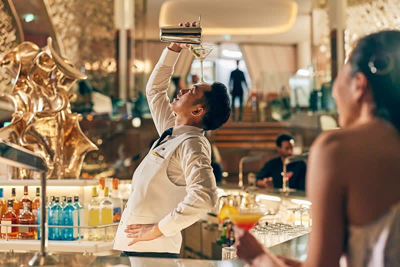 LivingRoyalLM's tweet photo. 🍸Step into the vibrant Martini Bar aboard the Celebrity Beyond! 
This lively lounge is the perfect spot to unwind, enjoy handcrafted martinis, and soak in the entertainment.

Contact me today to book your journey on the Celebrity Beyond! 🛳️
#bookcelebritycruises #celebrityedge https://t.co/mzhPPPi2w6