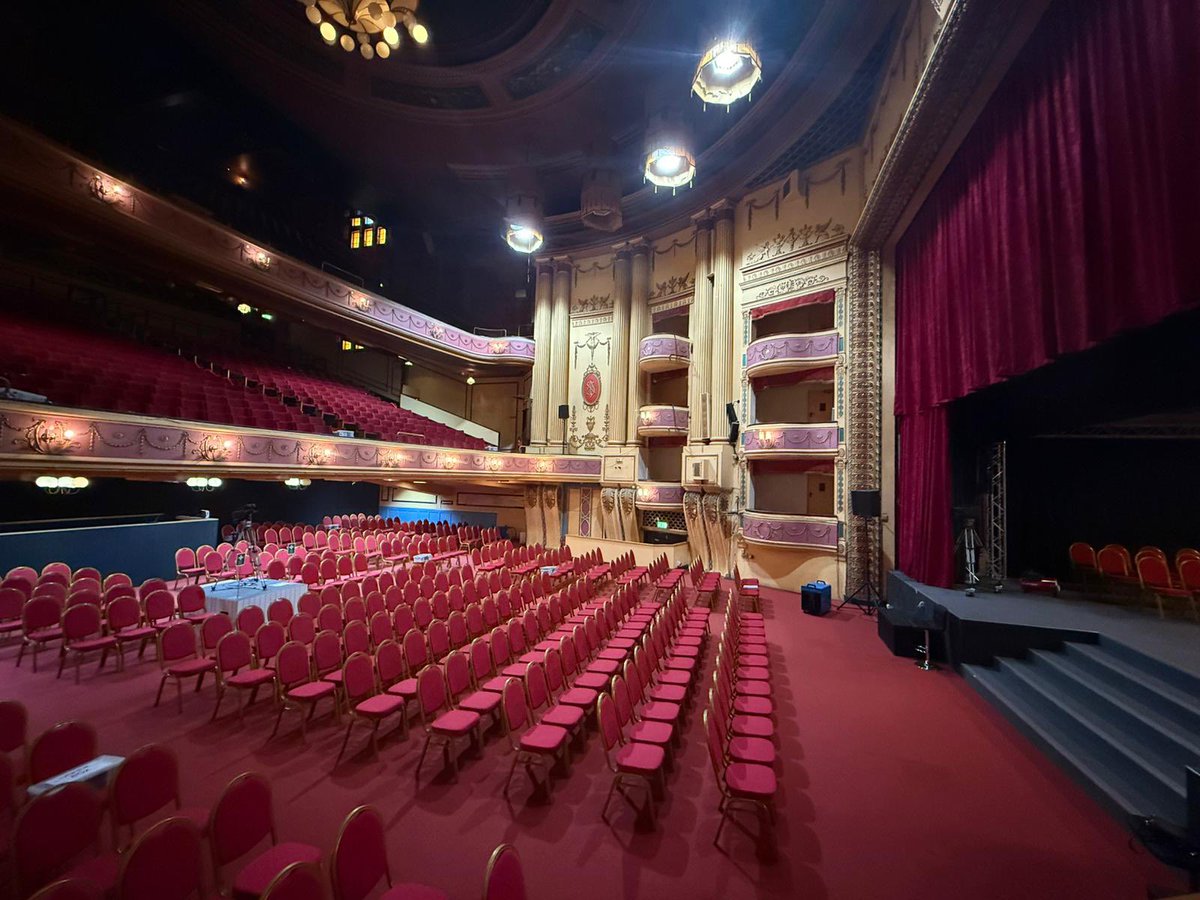Ruach City Church (@ruachcitychurch) on Twitter photo Great to welcome @SteveReedLabour to <a href="/RuachCityChurch/">Ruach City Church</a> to discuss our vision for Streatham Hill Theatre. He praised the vital work being done and our commitment to community engagement. Together, we look forward to bringing this historic venue back to life for all. Great to welcome @SteveReedLabour to <a href="/RuachCityChurch/">Ruach City Church</a> to discuss our vision for Streatham Hill Theatre. He praised the vital work being done and our commitment to community engagement. Together, we look forward to bringing this historic venue back to life for all.