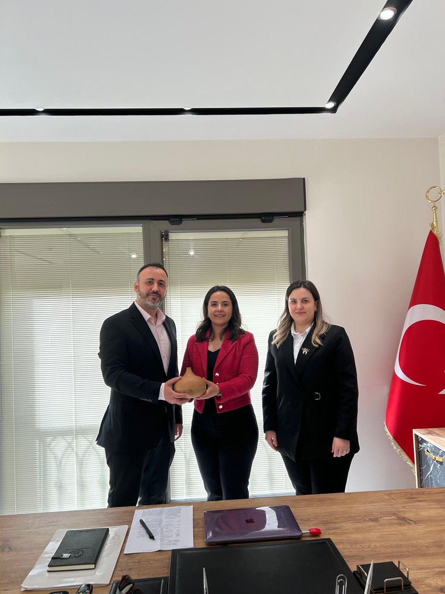 AK Parti Tuzla Seçim İşleri Birimi olarak, ilçemizin değerli hukukçularını ofislerinde ziyaret ettik.
Av. Kübra ÖZER, Av. Özlem YILDIZ ve Av. Emir DEMİR’e misafirperverlikleri için teşekkür ederiz.
Hukuk camiamızla istişarelerimizi sürdürüyor, seçim sürecine dair görüş