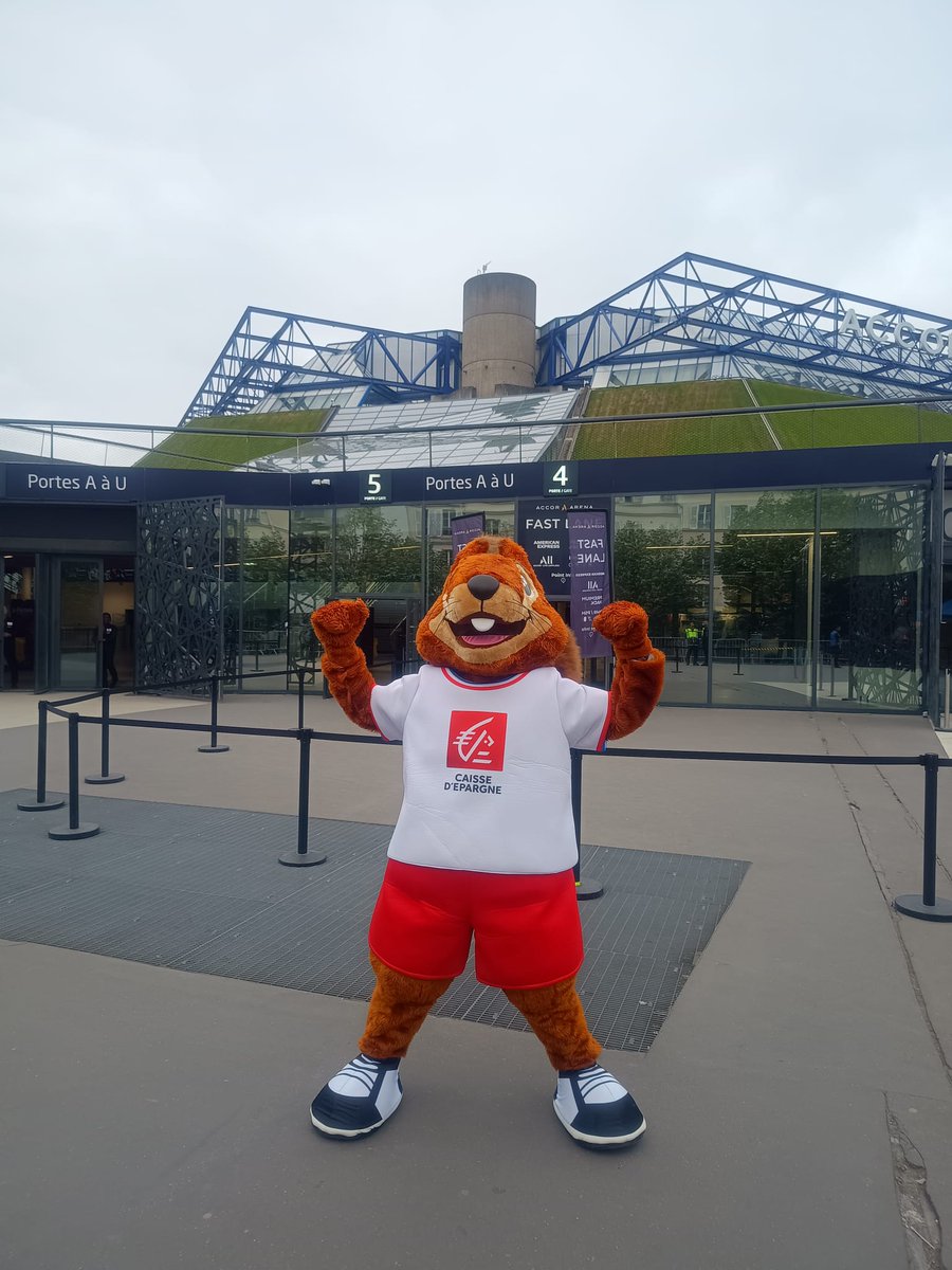 EspritHandball's tweet photo. Pas de doute, les supporters sont présents à Bercy pour encourager leurs équipes 🤩
#EspritHandball #CDFHandball https://t.co/YefWj4RJYr