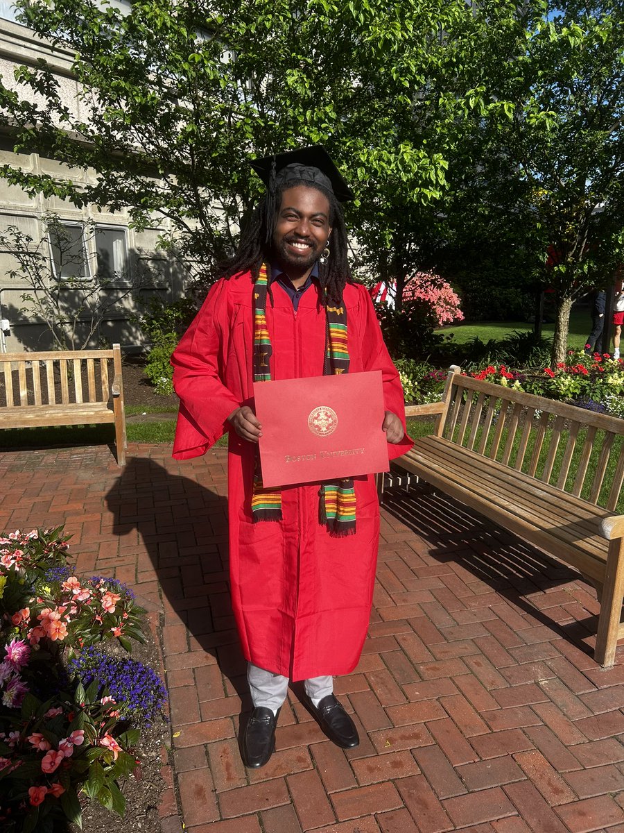 cariuswhitakee's tweet photo. WTF FIRST GENERATION To Graduate college with a B.A in Neuroscience AND Philosophy!!! Both my grandmothers knew this would happen and I only wish they were alive to see it. I’m not done yet DR.Whitaker PHD is on the way soon! https://t.co/w7MH0pTqJ5