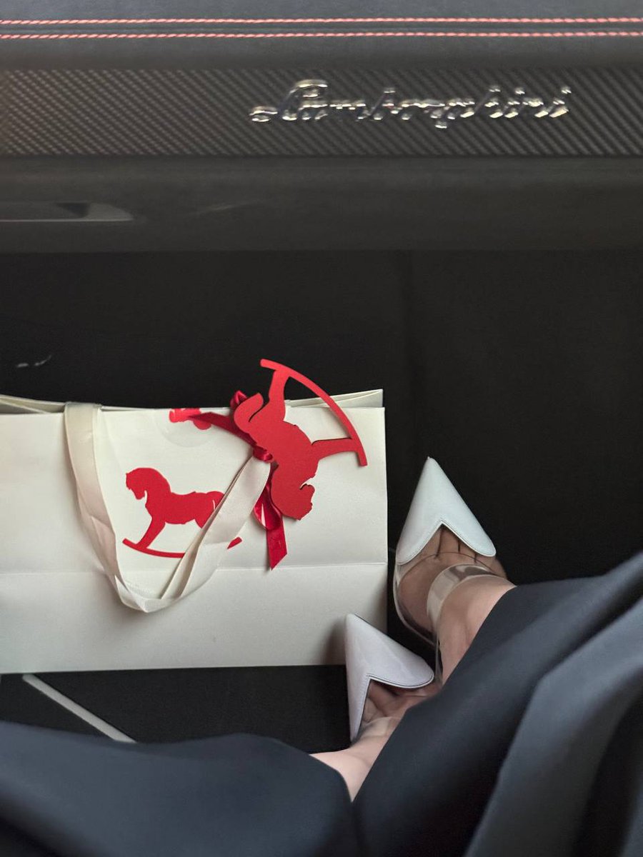 I know you`re weak for my sexy toes in heels 🥰 As you should be, they`re gorg 😛

Findom femdom feetdom walletdrain humanatm paypig cashcow simp whalesub