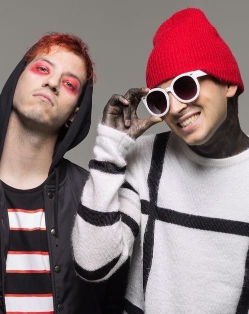 #blurryface porfavor es perfecto el simbolito, me mato, 10 añitos.