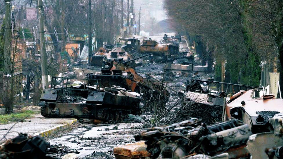 maria_drutska's tweet image. “If Putin’s tanks hadn’t gotten stuck in the mud, he would’ve taken Kyiv in 5 hours,” — Trump.
Meanwhile, in the video: that very same “mud”, 2022.