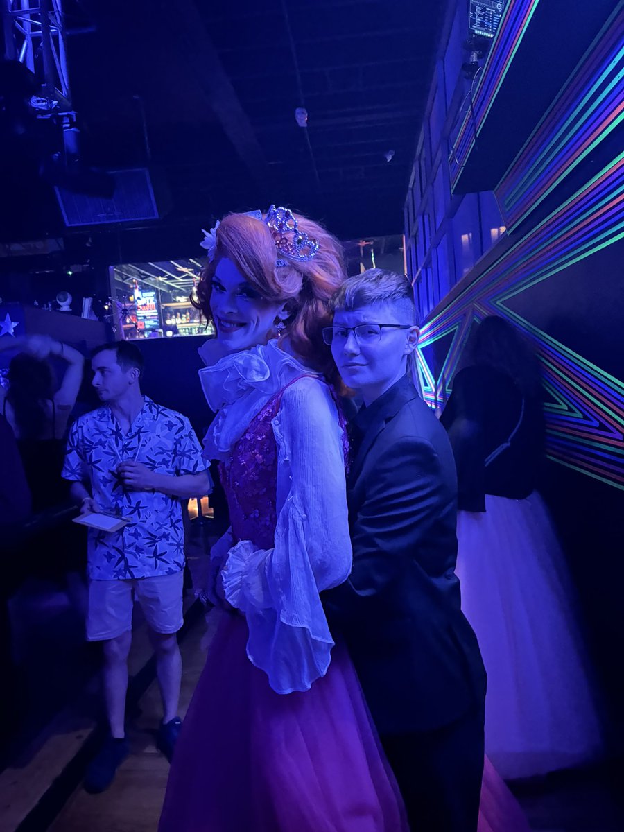 freakyjackets's tweet image. took a drag queen to prom @OkPerryOk
