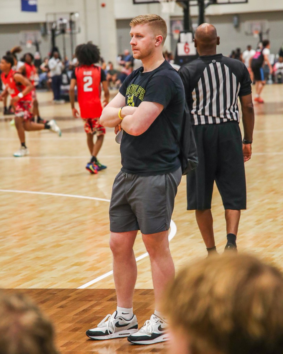 PhenomMixtapes's tweet photo. 8AM games have tipped off and coaches are in the building...#PhenomG3LIVE #PhenomHoops https://t.co/zQYXH3ONmJ
