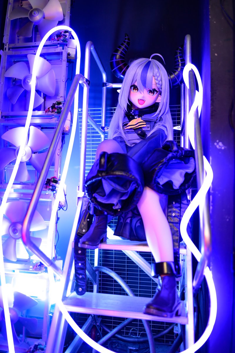 總感覺最近存在感有點稀薄呢..

📷:<a href="/HyperNekkoChi/">究極superねっ子🍑🥟</a> 

#laplus_artdesu #kigurumi #着ぐるみ
