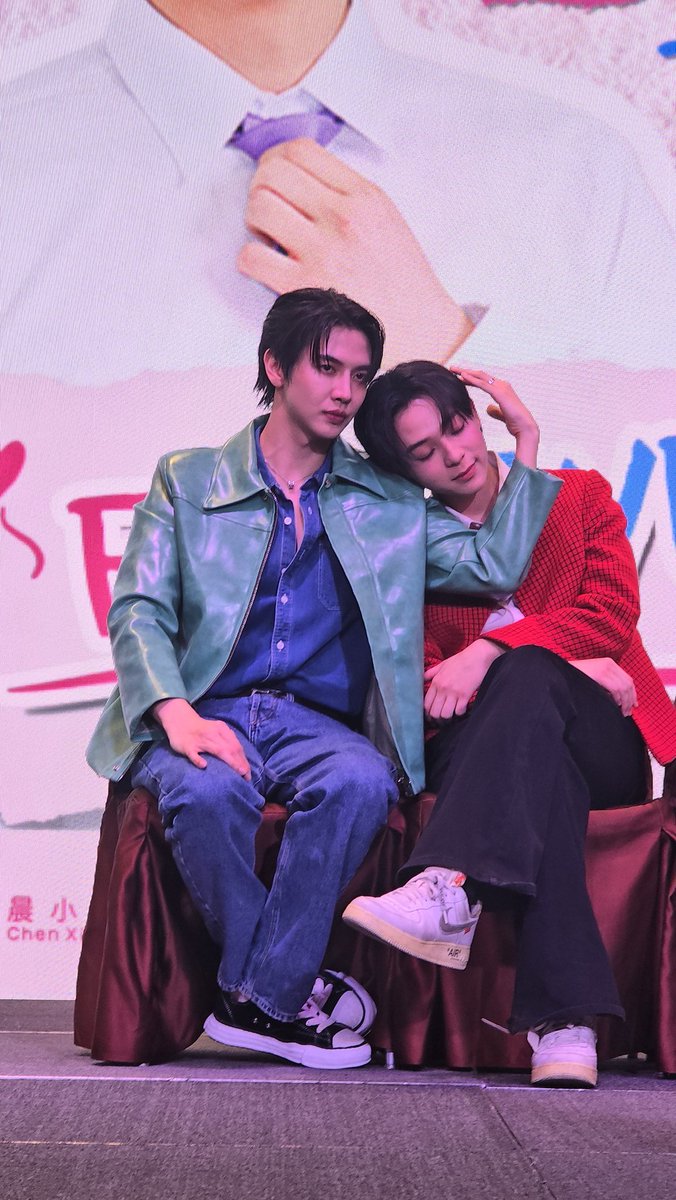 เอ็นดูน้องเนอะพี่แม็ก
4EVER U FANMEET MACAU

#FoureveryouMacauFM 
#แม็กกี้บาส #MaxkyBas #6CODE 
<a href="/maxky_rp/">โจฮัน ราชันจังเกิ้ล</a> #maxky_rp
<a href="/basjtr/">นอนอร์ธ น้องเด๋อเดอะซุย</a> #บาสเด็กอ้วนที่แท้จริง
