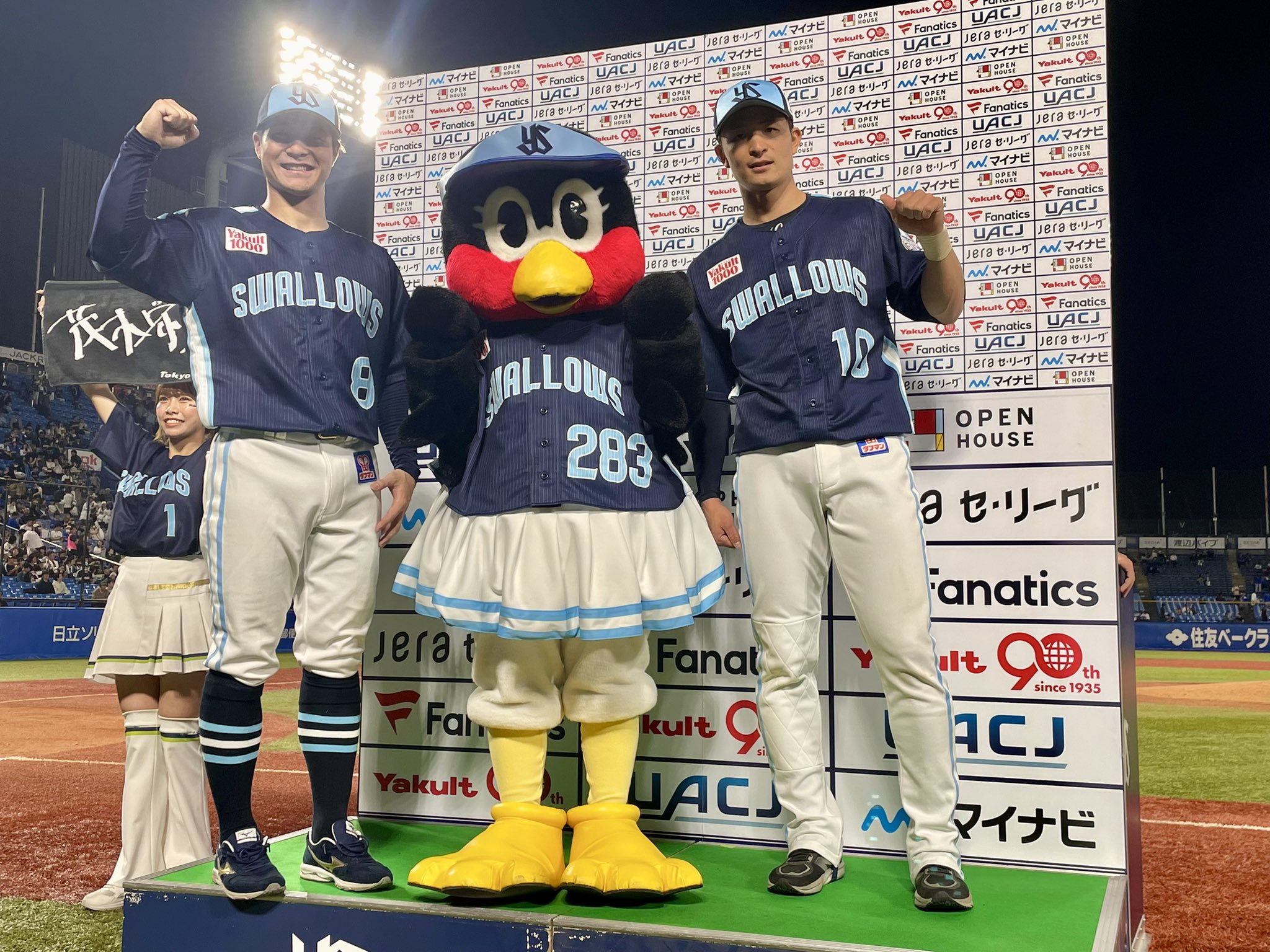 東京ヤクルトスワローズ Vジャン半袖 東京ヤクルトスワローズ Vジャン半袖 Amazon.co.jp: 東京