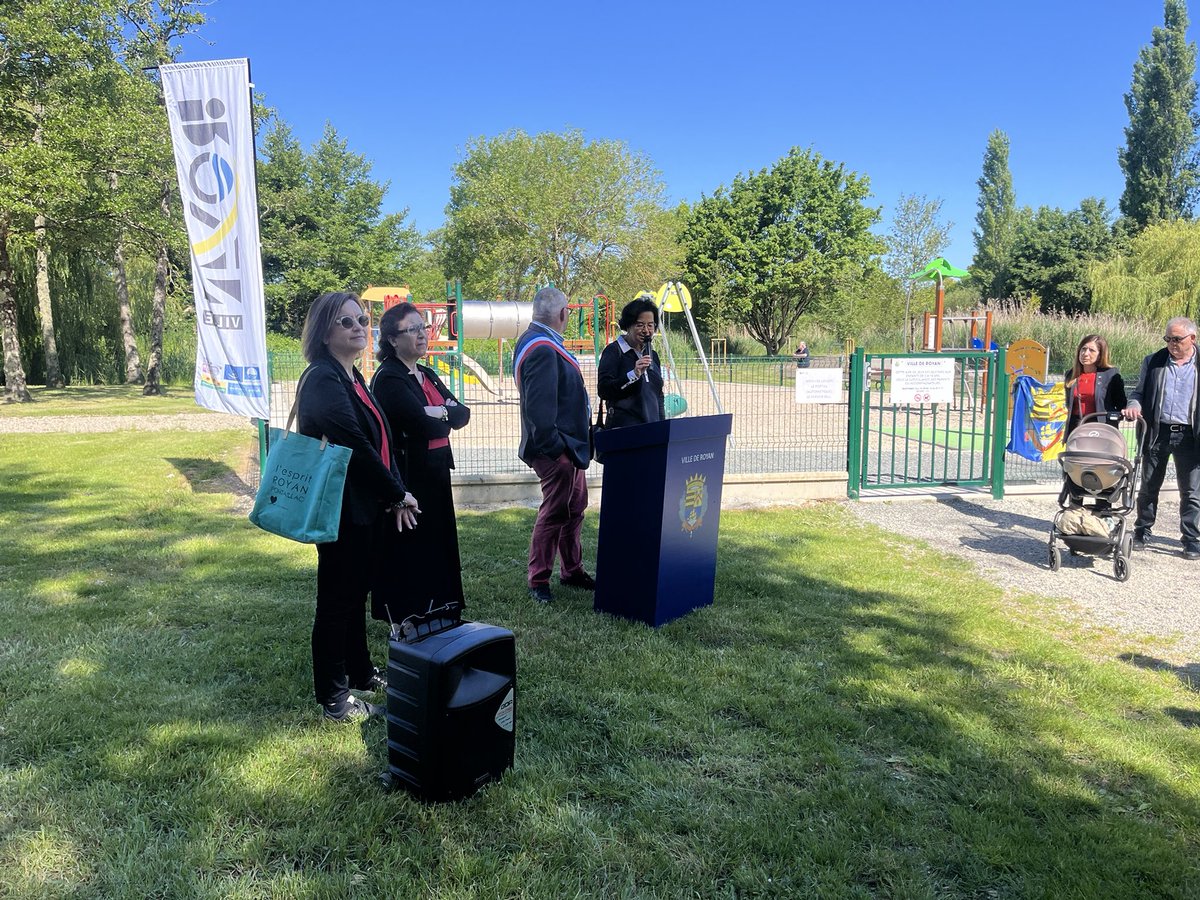 Inauguration par Patrick Marengo ce matin de l’aire de jeux inclusive du lac de la Métairie à #Royan financer avec le concours de Kiwanis Club de Royan Côte de Beauté. Un nouvel équipement au bénéfice des jeunes Royannais  dans un cadre ￼￼￼ bucolique.