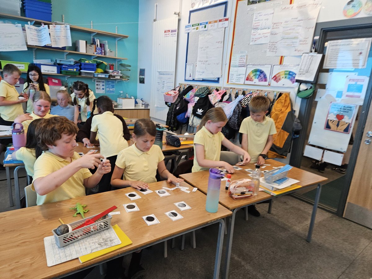 EastfieldPSHull's tweet image. 5JH have been learning all about the phases of the moon. We loved using polystyrene moons to show how it appears to change shape.#epsscience