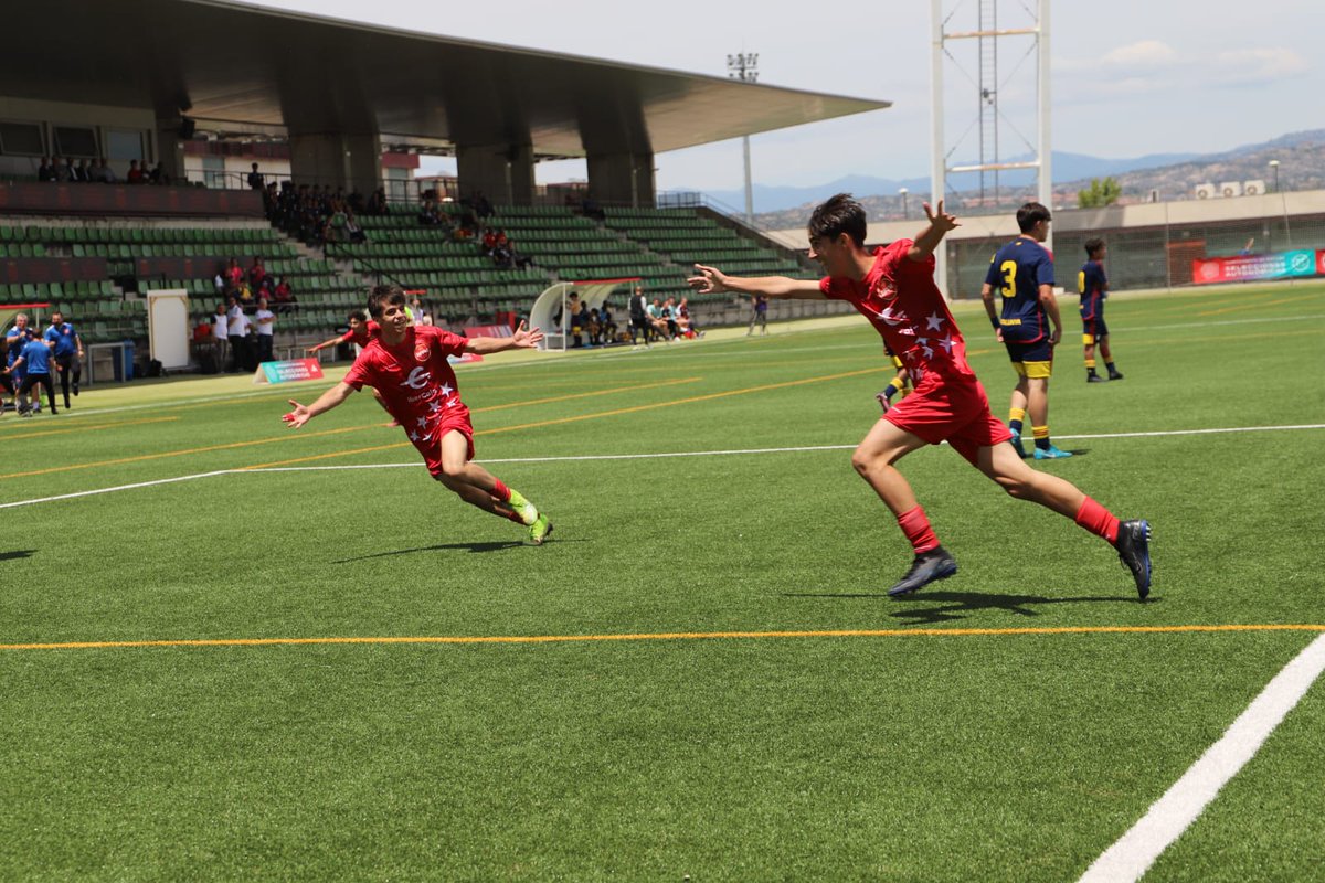 RFFM_oficial's tweet photo. 70' |1-1| Llegaremos hasta el 74' y Joan acaba de salvar a la 'Siete Estrellas' con una parada antológica
Los de @dfidalgo10 han acusado el gol encajado
¡ÁNIMO! 💪🏻💪🏻💪🏻
Madrid 🆚 @FCF_CAT
🏆 FINAL #CESA #Sub14MASC
#VamosMadrid
#CESA #Sub14MASC
🔗 https://t.co/5N8CUXZIQ8 https://t.co/wx70T4wblb