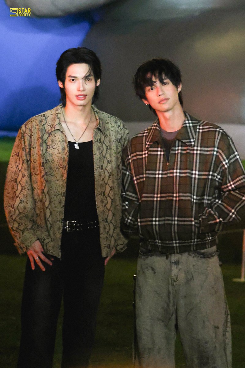 STARSOCIETY_TH's tweet photo. “ไบร์ท วชิรวิชญ์” และ “วิน เมธวิน” ในงาน “KAWS:HOLIDAY THAILAND” ประติมากรรม COMPANION ขนาดมหึมา ณ สนามหลวง

BRIGHT FOR KAWS
WIN WITH KAWS HOLIDAY
#KAWSHOLIDAYxBRIGHT
#CentralEmbassyXWinMetawin
#bbrightvc #winmetawin
#KAWS #KAWSHOLIDAY 
#DDTStore #SIWILAIStore https://t.co/ipgLmU0p79