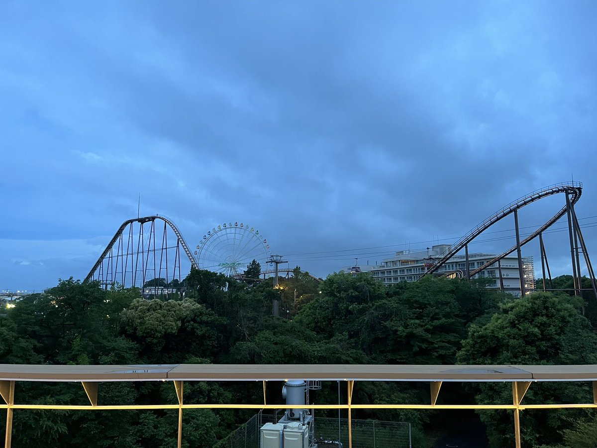 sauna_ongaeshi's tweet photo. 【リーのぶらりサウナ探訪記】
休日出勤の疲れを癒しに。
公式オンライン購入で300円引き。
入口にブナサウナのグッズがあってテンション上がった。
庭園の中にある施設で趣がある。
リニューアルして1年程なので綺麗。
館内着・タオル付で2500円。
入口からお風呂まで少し距離あり。 https://t.co/K6x3dH5UO0