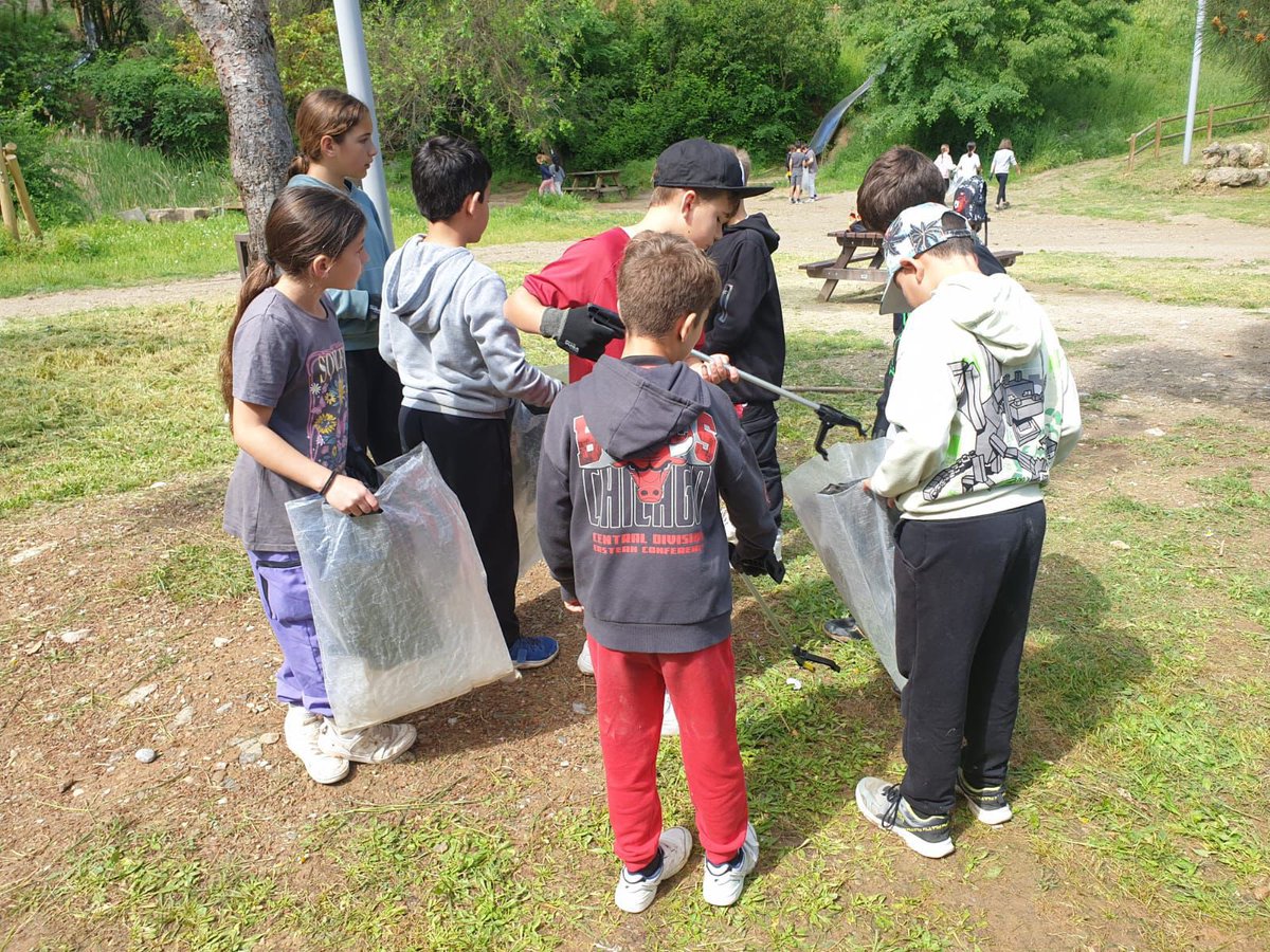 fontdelroure's tweet photo. participar en la campanya “Let’s Clean Europe Up!” juntament amb @crpanoia i l’@AjMasquefa! Una acció comuna arreu d’Europa que va servir per conscienciar sobre els residus a la natura i promoure la seva recollida. ♻️💚@residuscat
#LetsCleanEurope #MasquefaNeta #Sostenibilitat https://t.co/vUjYxlfkKz