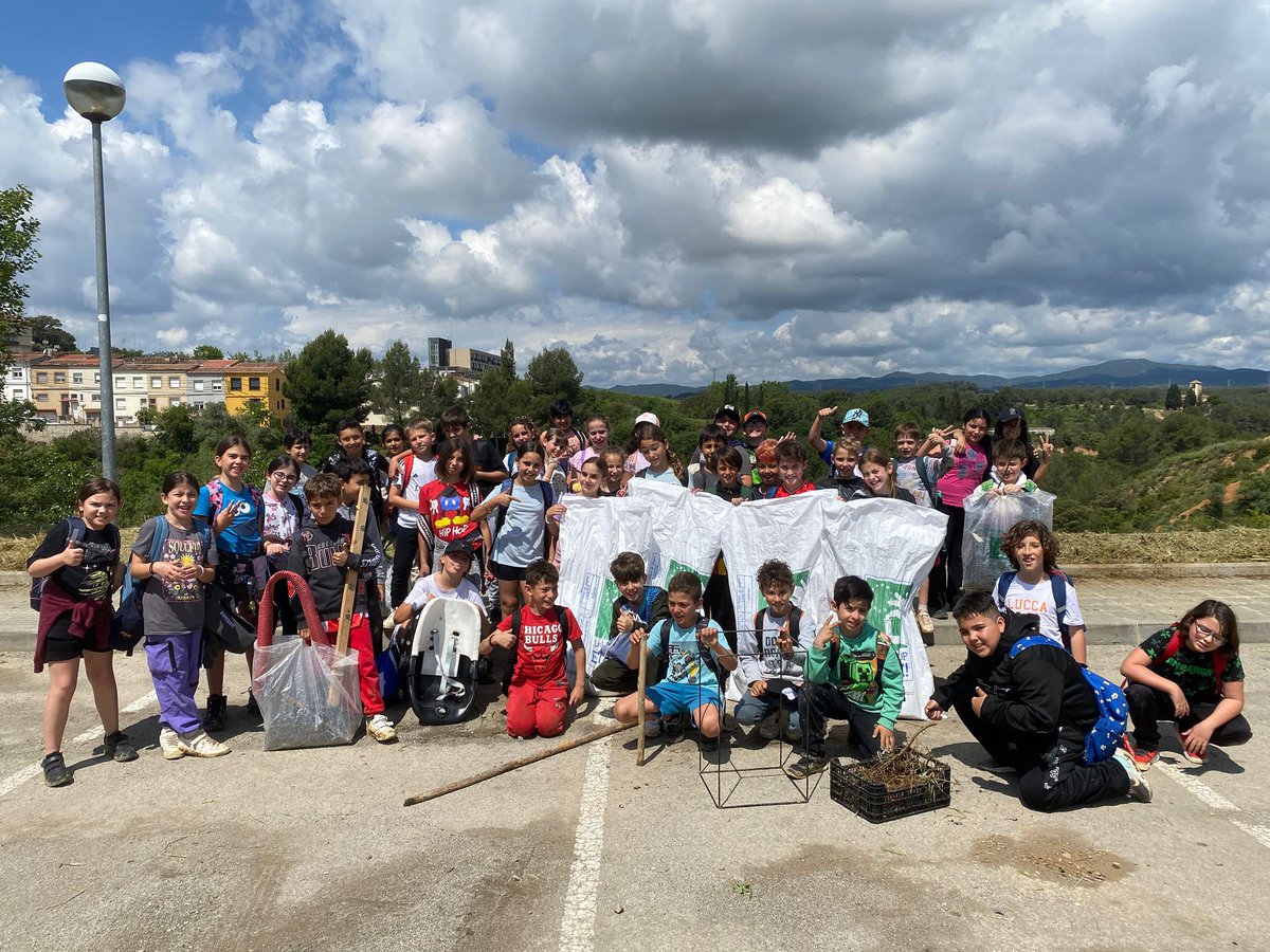 fontdelroure's tweet photo. participar en la campanya “Let’s Clean Europe Up!” juntament amb @crpanoia i l’@AjMasquefa! Una acció comuna arreu d’Europa que va servir per conscienciar sobre els residus a la natura i promoure la seva recollida. ♻️💚@residuscat
#LetsCleanEurope #MasquefaNeta #Sostenibilitat https://t.co/vUjYxlfkKz