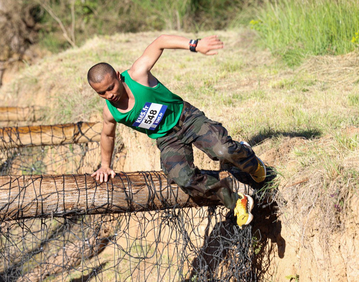 2eEtranger's tweet photo. #InfernalRun Une épreuve d’endurance, un esprit de corps💪13 km de rocaille, 250 m D+, 21 obstacles — entraide et dépassement de soi ! 800 participants dont 300 civils venus défier les légionnaires du #2REI. https://t.co/RrnYcf08dQ