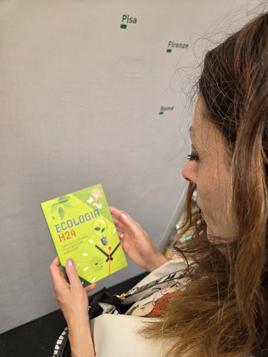 TizianaMossa's tweet image. Immersa nel cuore pulsante del Salone del Libro di Torino! 🤩📚 Oggi l'energia è incredibile, un'esplosione di storie e passioni letterarie, ogni angolo è una scoperta, un invito alla lettura. 📖

#SalTo25 #SaloneLibro #Torino #WeekendDiLibri #Cultura