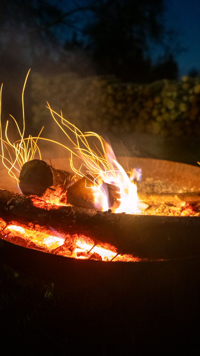 podbukovc's tweet image. Sitting by the bonfire feels like &quot;safe &amp;amp; coming home&quot;, isn&apos;t it?  🙂🔥❤️🙂

#ifeelsLOVEnia #Podbukovc #SlowLiving