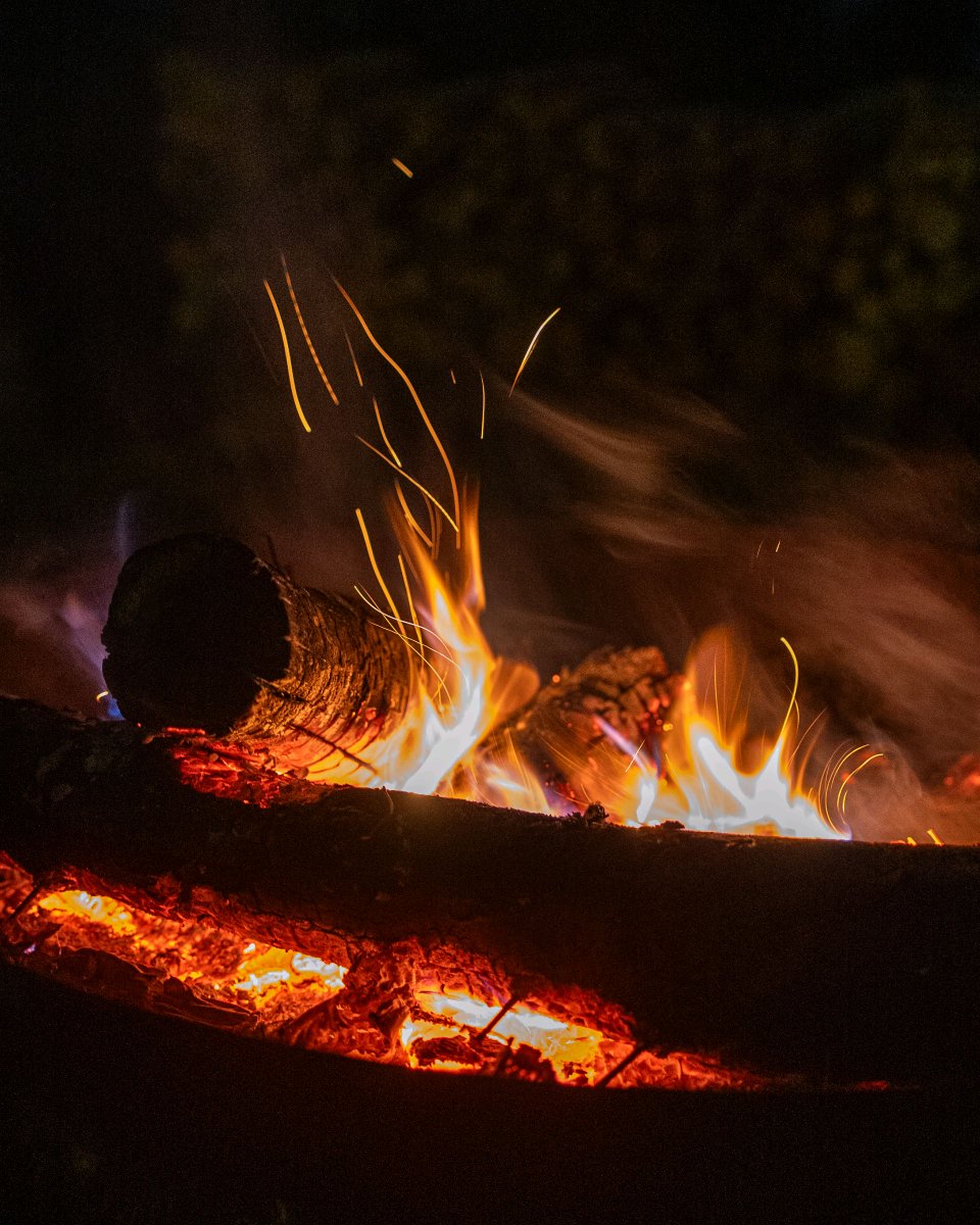 podbukovc's tweet image. Sitting by the bonfire feels like &quot;safe &amp;amp; coming home&quot;, isn&apos;t it?  🙂🔥❤️🙂

#ifeelsLOVEnia #Podbukovc #SlowLiving