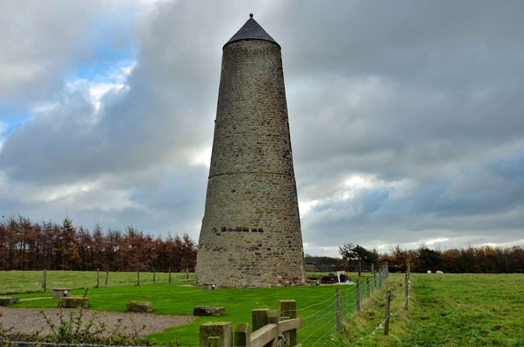 TyneSnapper's tweet photo. #Northumberland #Budle This is The Ducket, near Budle, Northumberland, photographed 12th November 2017 and 17th May 2018. Grade II Listed.  A former dovecote, the 5 floor tower if 65 feet tall and was built in C18. Renovated and restored in 2009 into a holiday let https://t.co/Fd8Ip27hYD