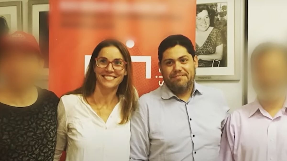 gene_llerena's tweet photo. ¿Esta ZORRA puteaba/insultaba al "JOHNNY" ( trabajador del ladrón LARRAIN) q reclamaba el no pago de sus remuneraciones/imposiciones, no teniendo acceso a salud y murió 5 días despues de un operativo PDI en su casa, mientras conversaba con la HUNEEUS? ¿y sacan a COOPER? acabados! https://t.co/lGkH4JDuok