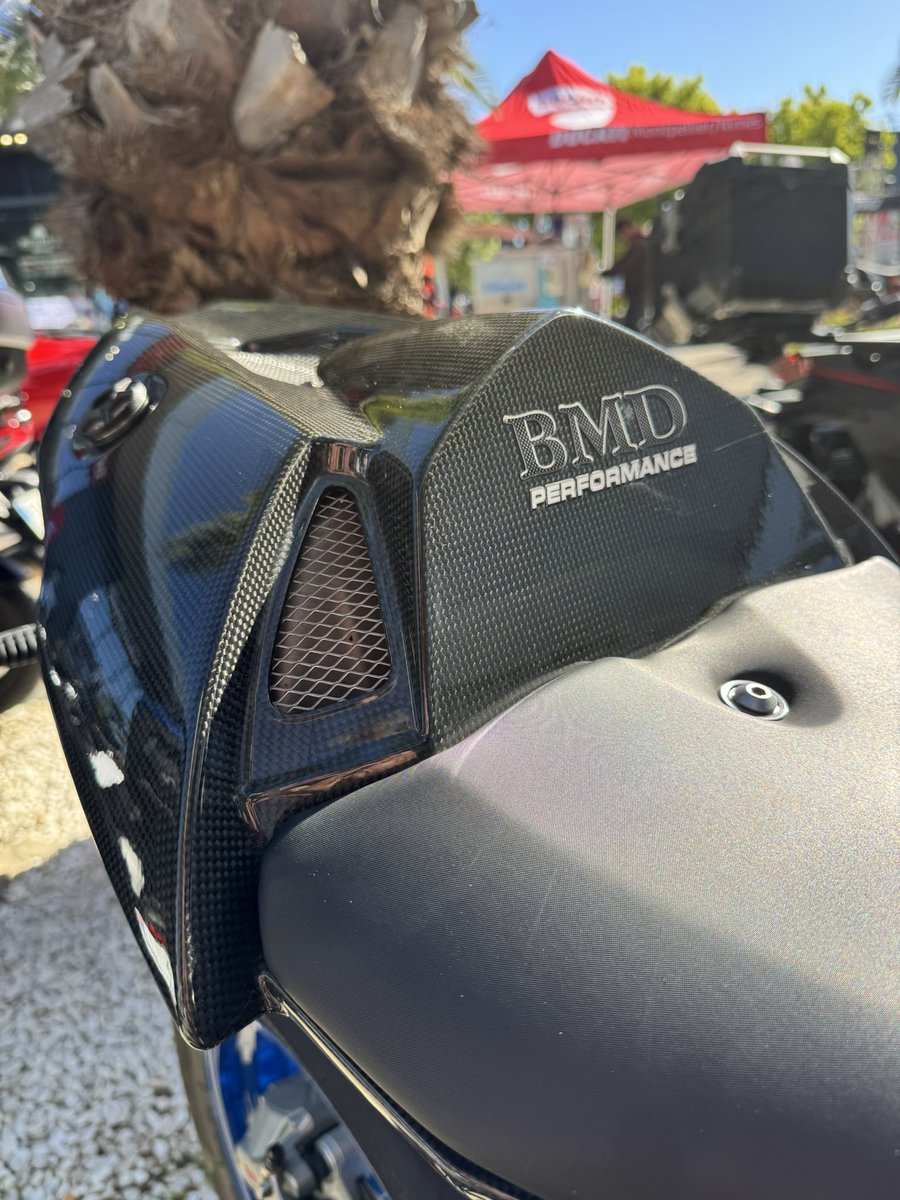 Ça aussi j’aime beaucoup
Elle est full carbone 😍