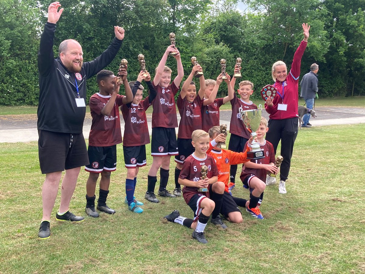 Congratulations to Shannon, Craig and the U9 Colts who won the ADYFL Cup Final 5-0 against Kennington a short while ago. COYR
