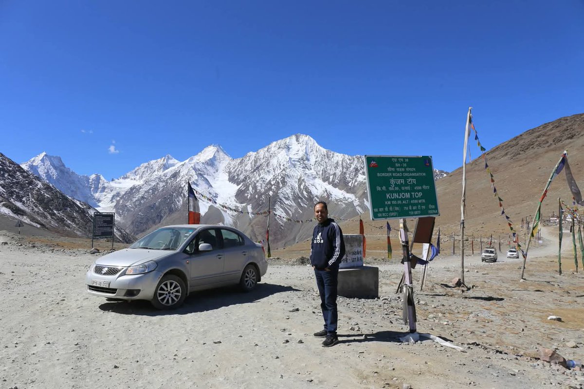 A1mit's tweet photo. Memoirs Circa 2015 !
#SoloSpiti
#AdventureOfLifetime
#NoDiamox 🤭
An INDIAN ARMY Road Post at Ladakh - Leh Highway Reads :
"What Is A Lifetime Adventure For You, Is A Daily Routine For Us"
Well there is an INDIAN in every "INDIAN ARMY SOLDIER " and there is ONE in me as well.
Aimed for a #SoloDrive covering Noida - Shimla - Spiti - Manali
in my ever dependable Sedan (How I Wish I had the 37K USD JLR )
"NEVER EVER EVER EVER EVER DOUBT AN INDIAN"
The Drive, hmm. Let me see:
Bad Roads, nah,
Treacherous, nah,
Sedan Friendly, nah,
Back Breaking, Yes,
Suspension Killer, Yes
Mocking City Dwellers,Yes!
Seemed like Mother Nature was mocking us mere mortals, every KM of the way, some bikers, returning from Tabo, some refused to
take the Kaza Manali route, and returned back to Shimla, but some Idiots (yours truly included) trudged on.
The last 200 KMs from Kaza to Rohtang, is as bad as Congress could ensure in 65 years. No Roads, just loose gravel, rocks, boulders, water nullas (Pagal Nullah,Chota Dhara, and what not)
Thank You @INCIndia , if it were not for 65 years of your rule, crazies like us would have been deprived of these challenges.
