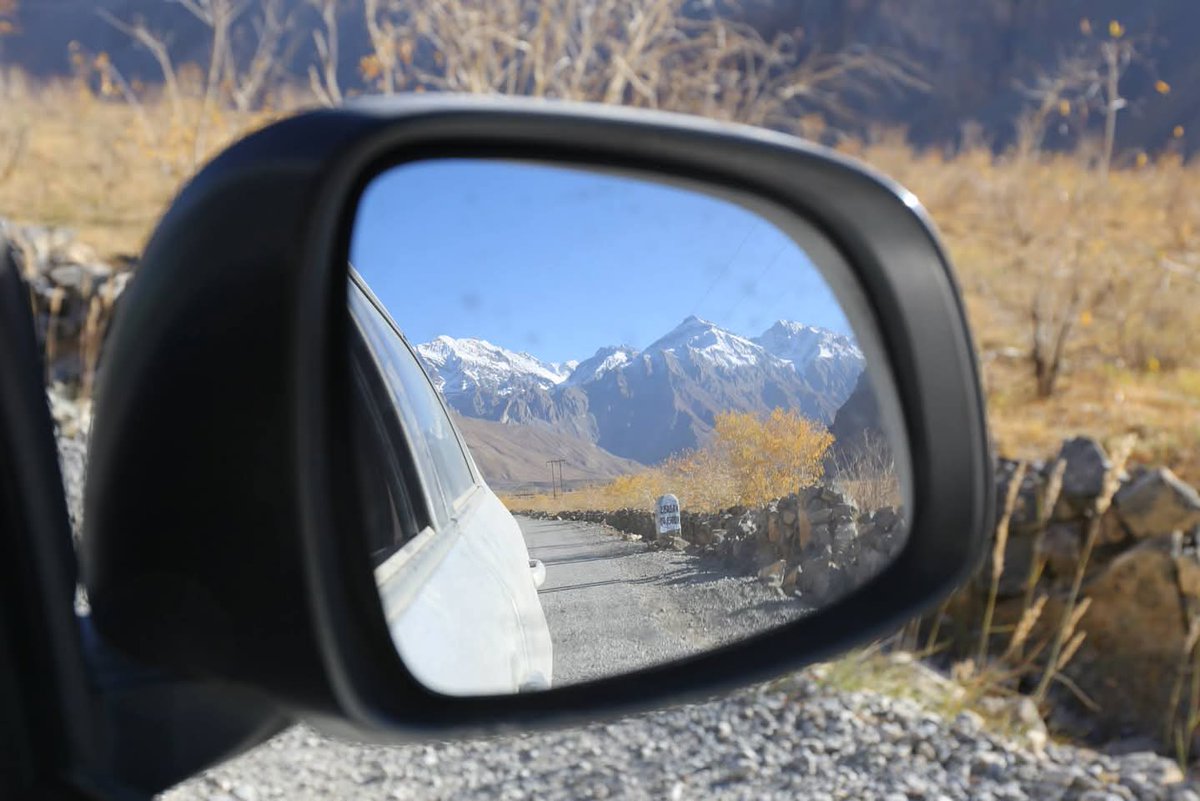 A1mit's tweet photo. Memoirs Circa 2015 !
#SoloSpiti
#AdventureOfLifetime
#NoDiamox 🤭
An INDIAN ARMY Road Post at Ladakh - Leh Highway Reads :
"What Is A Lifetime Adventure For You, Is A Daily Routine For Us"
Well there is an INDIAN in every "INDIAN ARMY SOLDIER " and there is ONE in me as well.
Aimed for a #SoloDrive covering Noida - Shimla - Spiti - Manali
in my ever dependable Sedan (How I Wish I had the 37K USD JLR )
"NEVER EVER EVER EVER EVER DOUBT AN INDIAN"
The Drive, hmm. Let me see:
Bad Roads, nah,
Treacherous, nah,
Sedan Friendly, nah,
Back Breaking, Yes,
Suspension Killer, Yes
Mocking City Dwellers,Yes!
Seemed like Mother Nature was mocking us mere mortals, every KM of the way, some bikers, returning from Tabo, some refused to
take the Kaza Manali route, and returned back to Shimla, but some Idiots (yours truly included) trudged on.
The last 200 KMs from Kaza to Rohtang, is as bad as Congress could ensure in 65 years. No Roads, just loose gravel, rocks, boulders, water nullas (Pagal Nullah,Chota Dhara, and what not)
Thank You @INCIndia , if it were not for 65 years of your rule, crazies like us would have been deprived of these challenges.