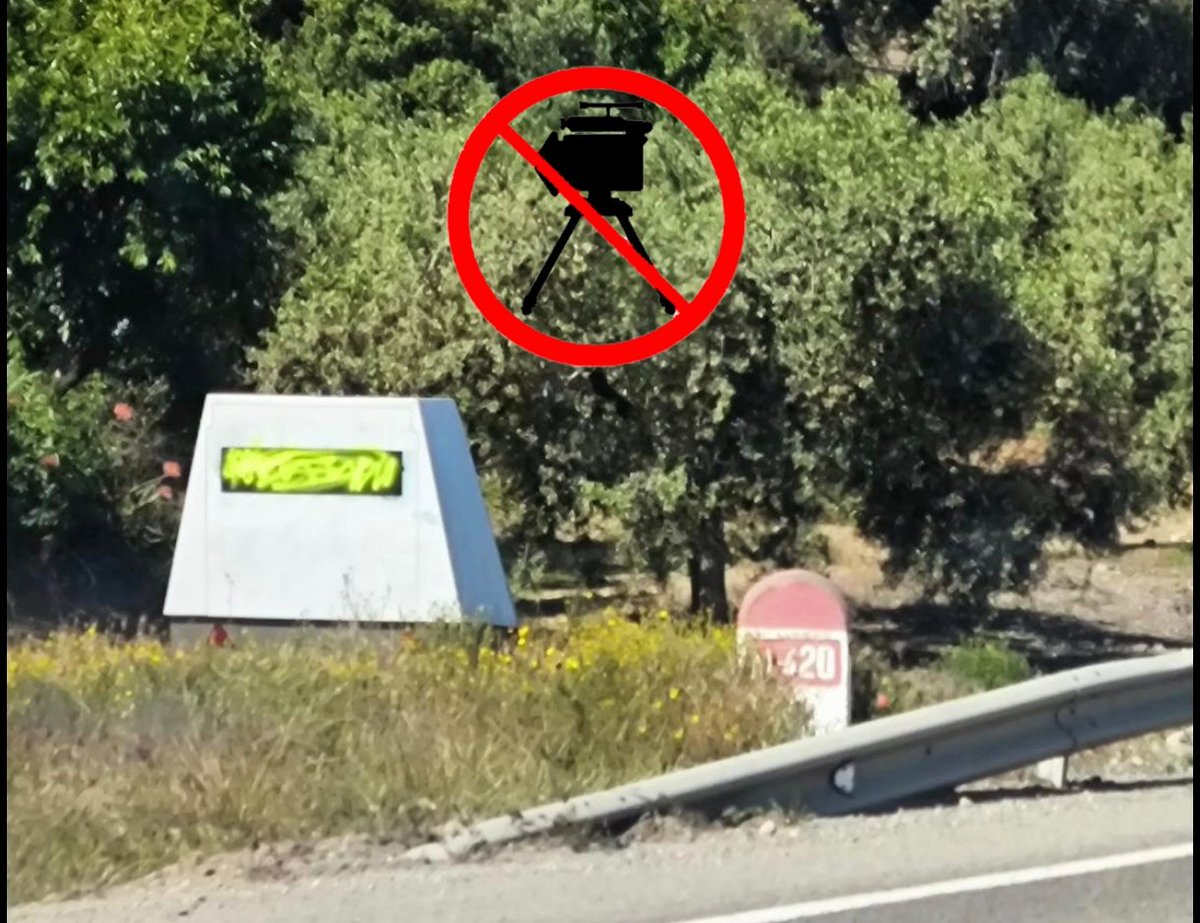antiradarcatala's tweet photo. Així comença el dia el remolc amb radar de la N-420 passada la benzinera Repsol de Les Borges del Camp, sentit Reus. #graffiti #graffiter #streetart #artiseverywhere https://t.co/vtII0toIbE