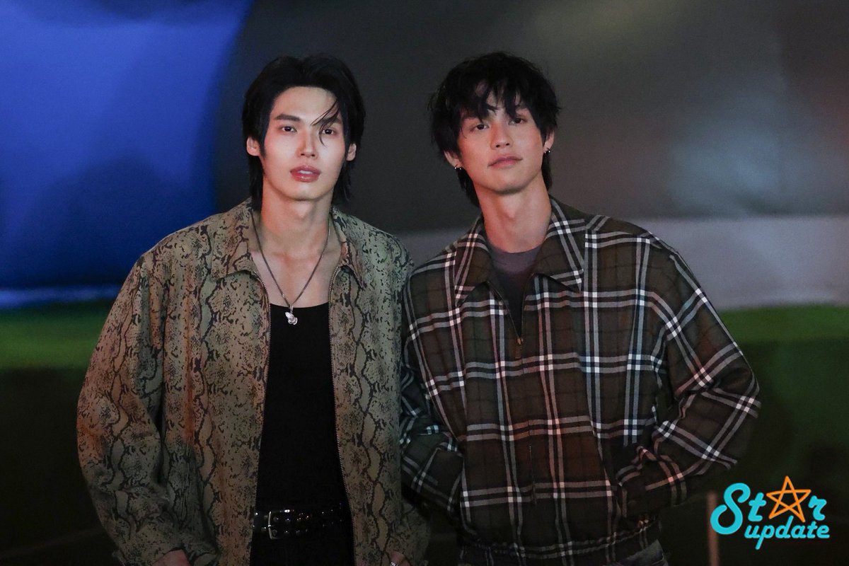 webstarupdate's tweet image. เฟรมคู่ที่รอคอย 2 หนุ่มสุดฮอต #ไบร์ทวิน ในงาน KAWS:HOLIDAY THAILAND

#KAWSHOLIDAYxBRIGHT
#bbrightvc
#CentralEmbassyXWinMetawin
#winmetawin