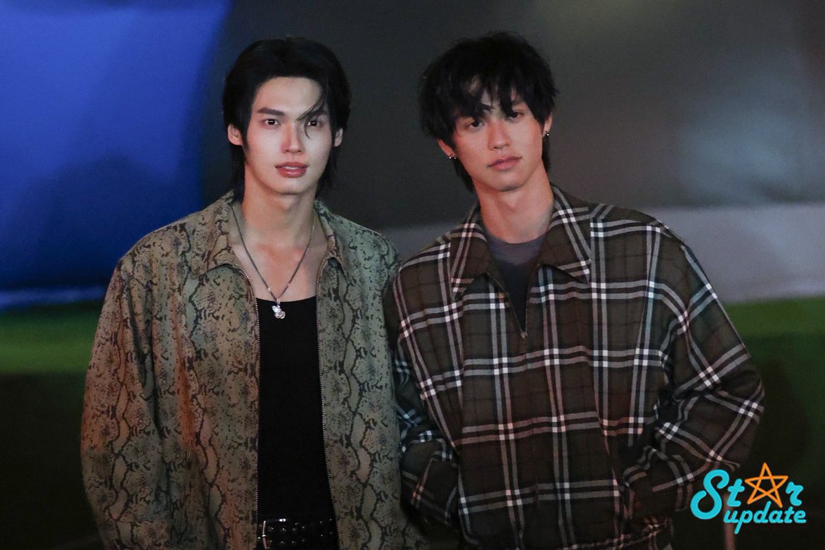 webstarupdate's tweet image. เฟรมคู่ที่รอคอย 2 หนุ่มสุดฮอต #ไบร์ทวิน ในงาน KAWS:HOLIDAY THAILAND

#KAWSHOLIDAYxBRIGHT
#bbrightvc
#CentralEmbassyXWinMetawin
#winmetawin