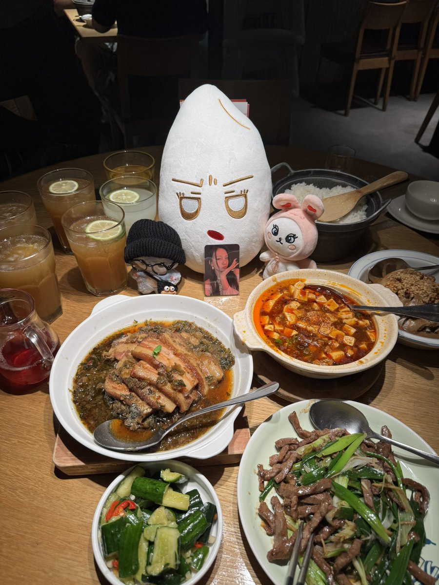 hwangssalal's tweet image. [📢👀🆕] 대만 쌀밥과 함께 하노라

#VIVIZ #비비지 #ビビジ #신비 #SINB #シンビ #황쌀알