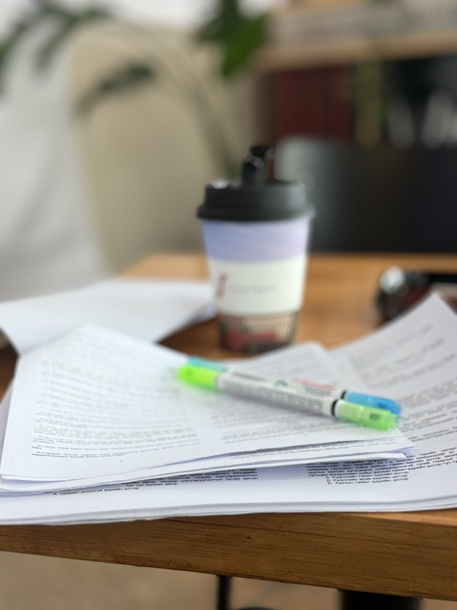 Байнгын хүчилсэн, албадлагын шинжтэй юмнаас залхаад байхын… тэгсэн хэрнээ яаж байгааад л А3 гэж юманд тэнцчих гэж хичээж л байна.