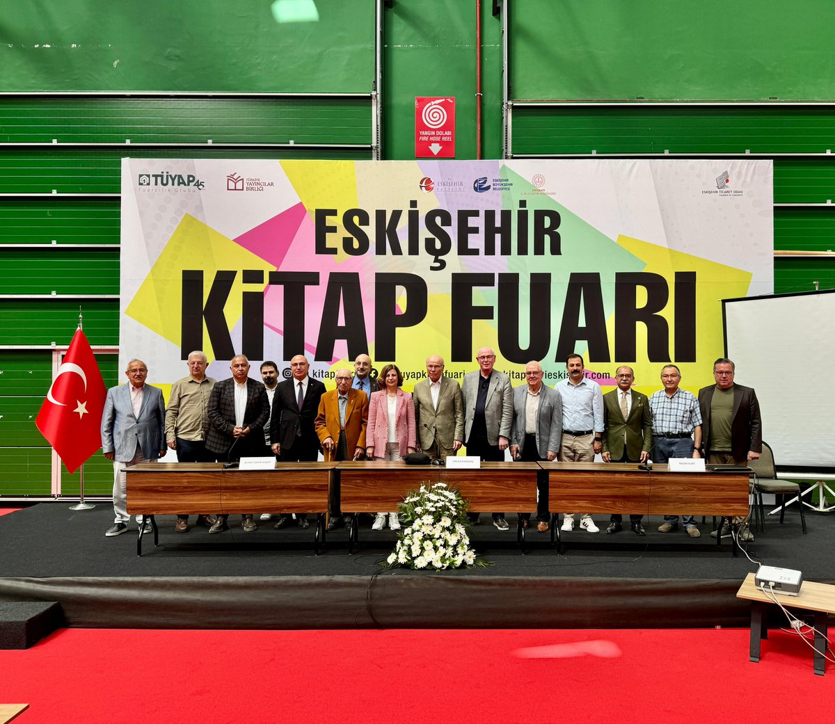 arslanibrahimss's tweet image. Açılışın ardından #SODEV Başkan Vekilimiz Sayın Ahmet Emin Avşar’ın moderatörlüğünde, Kültür Eski Bakanımız Sayın Ercan Karakaş ve Odunpazarı Belediye Başkanımız Sayın Kazım Kurt’un katılımıyla gerçekleşen panele katılarak, 
#Tüyap ’ta fuar alanındaki stantları ziyaret ettik ve…