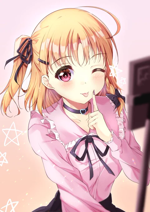 先日のタグ企画(#RTした人のメディア欄覗いて素敵絵を私の絵柄で描いてもいいですか)より ぴゃあさんの地雷千歌ちゃん描かせていただきました。 千歌ちゃん×地雷服という組み合わせがもう最高!ウインクで自撮りする所もとてもキュートで可愛いの詰まったイラストでした!ありがとうございます! 