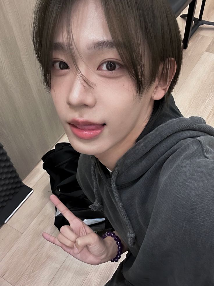 archiveforbofei's tweet photo. I’m so proud of you—not just for the things you’ve achieved, but for who you are. For your kind heart, your quiet strength, and your determination to chase your own path even when it’s scary. You don’t have to be perfect, and you don’t have to carry everything alone. You’re allowed to rest. You’re allowed to feel. And you’re allowed to be soft, even when the world feels hard.

I hope you know how loved you are, just as you are. We see you. We believe in you. And no matter what happens, We'll always be cheering for you—with all the love in our heart. 💚🫂

2GETHER WITH YOU SHUAIBO
#TWOdisAlwaysWithShuaibo
#투디스항상슈아이보와함께