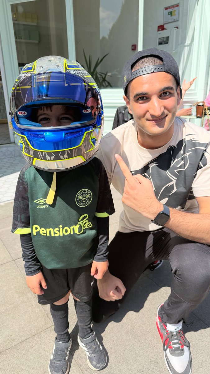 CSingh46's tweet photo. @Syndicate @SyndicateOG something abit different where I get recognised from my #racing #career and wearing the 10 year anniversary tshirt as well as the OG gold SnapBack! 🏁🏎️ https://t.co/9IyrPyxLf8